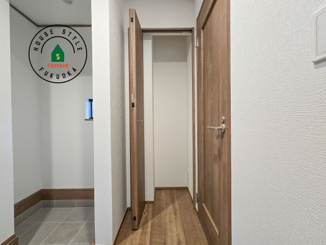 福岡市南区井尻3丁目第1-2棟（A号棟）の内装|玄関横には便利な収納付きです。