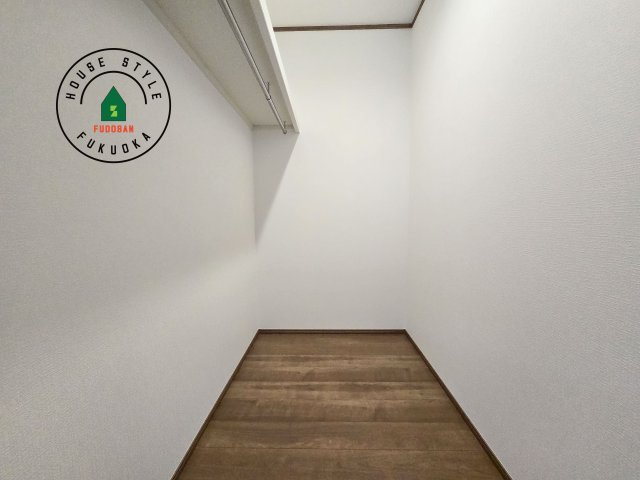 福岡市南区井尻3丁目第1-2棟（A号棟）の収納|洋服や大きな荷物が多い方や人数の多いご家族などは、一般的なクローゼットよりもウォークインクローゼットのほうが使い勝手が良いです。