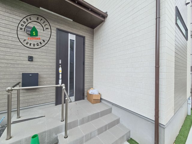 福岡市南区井尻3丁目第1-2棟（A号棟）の玄関|おでかけの時も帰った時も、「我が家」を最初に感じでもらえる素敵な空間に。