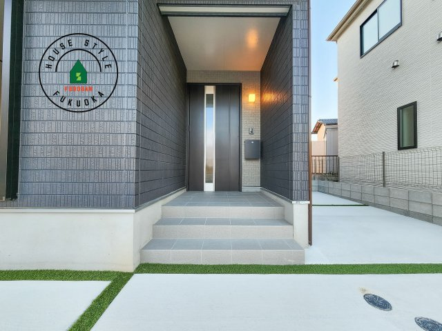 福岡市南区五十川2丁目第2-5棟（C号棟）の玄関|おでかけの時も帰った時も、「我が家」を最初に感じでもらえる素敵な空間に。