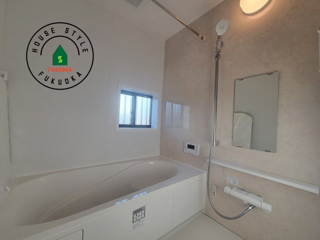 福岡市早良区重留4丁目第1-4棟（C号棟）の浴室|1日の疲れを癒してくれる広々バスルーム。雨の日のお洗濯にも大活躍な浴室乾燥機付です！