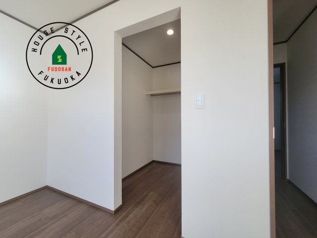 福岡市早良区重留4丁目第1-4棟（C号棟）の収納|洋服や大きな荷物が多い方や人数の多いご家族などは、一般的なクローゼットよりもウォークインクローゼットのほうが使い勝手が良いです。