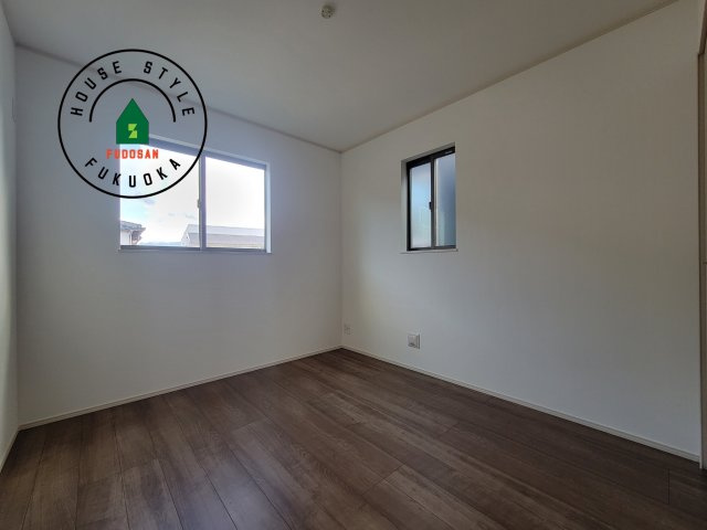 福岡市早良区有田4丁目第1-4棟（B号棟）の洋室|柔らかい陽光が差し込む明るいお部屋を演出する設計。彩光の取れる窓が気持ちの良いお部屋を創り上げます。