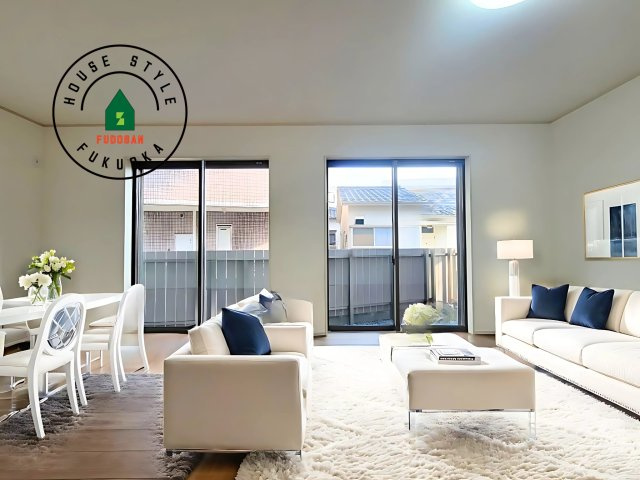 福岡市早良区有田4丁目第1-4棟（B号棟）の居間・リビング|明るく開放的なリビングダイニングは豊かな陽光が注ぎ込み、やすらぎの空間を演出してくれます。ご家族で楽しいひとときをお過ごし下さい。※家具はCGを合成したものです。