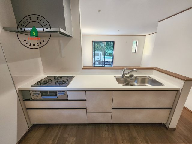 福岡市早良区飯倉6丁目第1-1棟（A号棟）のキッチン|ご家族を近くに感じられる対面キッチンのLDK。会話もはずみそうですね。