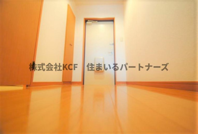 【玄関】 | エテルネルソレイユIII | 収納もある玄関です