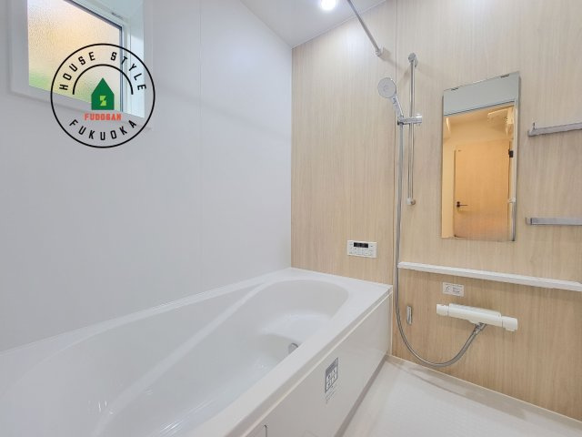 福岡市早良区重留1丁目第1-2棟（1号棟）の浴室|1日の疲れを癒してくれる広々バスルーム。雨の日のお洗濯にも大活躍な浴室乾燥機付です！