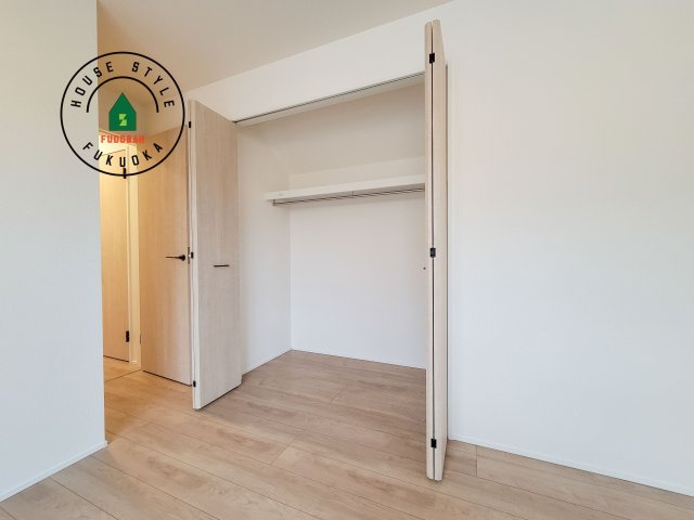 福岡市早良区重留1丁目第1-2棟（1号棟）の収納|洋服や大きな荷物が多い方や人数の多いご家族などは、一般的なクローゼットよりもウォークインクローゼットのほうが使い勝手が良いです。