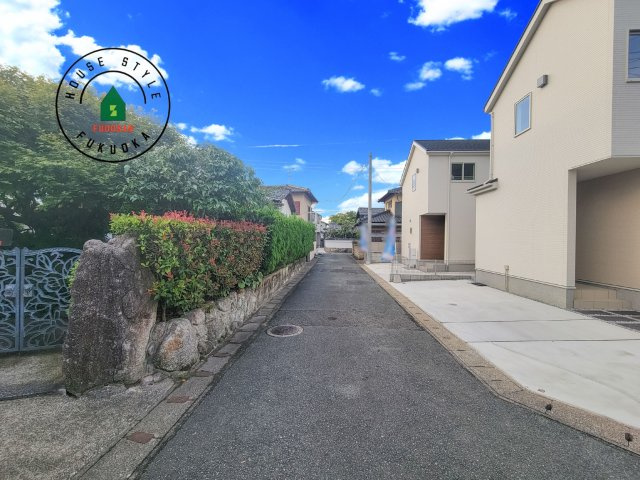 福岡市早良区重留1丁目第1-2棟（1号棟）の前面道路含む現地写真|前面道路です。