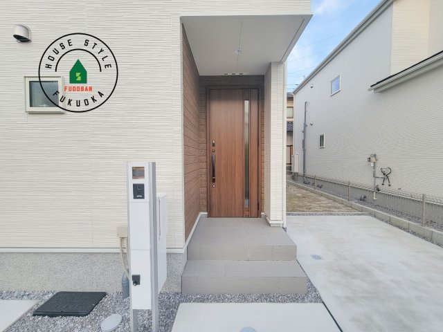 福岡市早良区重留1丁目第1-2棟（1号棟）の玄関|おでかけの時も帰った時も、「我が家」を最初に感じでもらえる素敵な空間に。