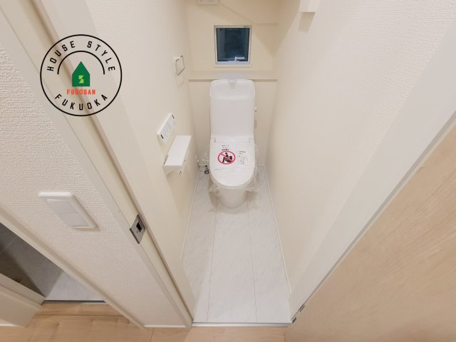 福岡市中央区笹丘2丁目第1-5棟（1号棟）のトイレ|温水洗浄便座を完備しております。2ヶ所にトイレがあるのは朝の慌ただしい時間も安心です。
