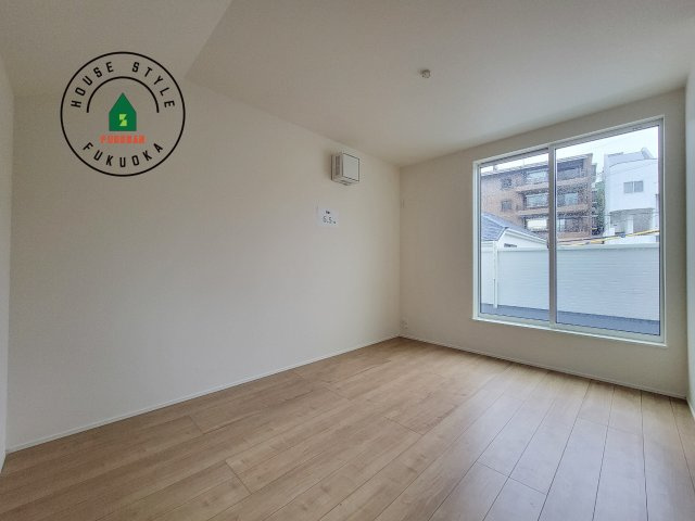 福岡市中央区笹丘2丁目第1-5棟（1号棟）の寝室|主寝室には収納力に優れたクローゼットがありますので、お部屋もすっきり片付きます。