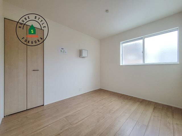 福岡市中央区笹丘2丁目第1-5棟（1号棟）の子供部屋|穏やかな光が差し込む室内には、穏やかな時間が流れます。