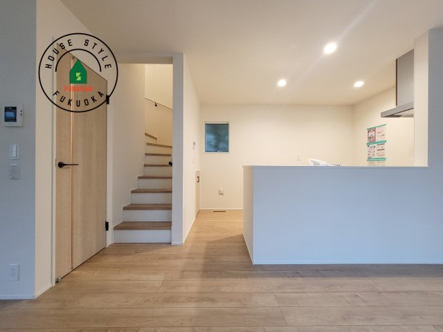 福岡市中央区笹丘2丁目第1-5棟（1号棟）の居間・リビング|キッチンからリビングをしっかり確認できます。家族の笑顔があふれる空間になりそうですね。