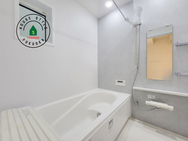 福岡市中央区笹丘2丁目第1-5棟（2号棟）の浴室|1日の疲れを癒してくれる広々バスルーム。雨の日のお洗濯にも大活躍な浴室乾燥機付です！