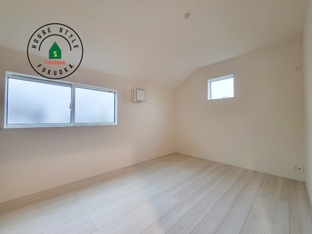 福岡市中央区笹丘2丁目第1-5棟（2号棟）の子供部屋|穏やかな光が差し込む室内には、穏やかな時間が流れます。