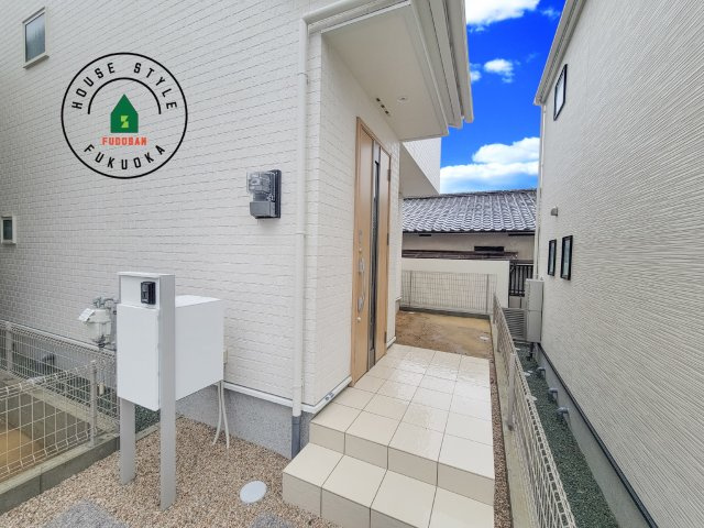 福岡市中央区笹丘2丁目第1-5棟（2号棟）の玄関|おでかけの時も帰った時も、「我が家」を最初に感じでもらえる素敵な空間に。