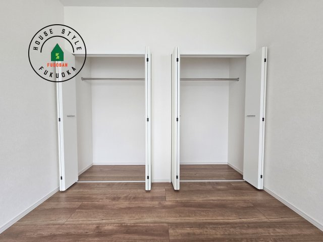 福岡市早良区野芥5丁目第3-3棟（3号棟）　の収納|洋服や大きな荷物が多い方や人数の多いご家族などは、一般的なクローゼットよりもウォークインクローゼットのほうが使い勝手が良いです。