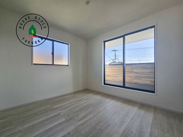 春日市塚原台2丁目第1-1棟（1号棟）　の寝室|主寝室には収納力に優れたクローゼットがありますので、お部屋もすっきり片付きます。