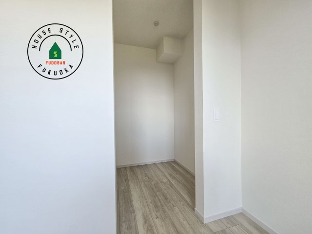 春日市塚原台2丁目第1-1棟（1号棟）　の収納|洋服や大きな荷物が多い方や人数の多いご家族などは、一般的なクローゼットよりもウォークインクローゼットのほうが使い勝手が良いです。