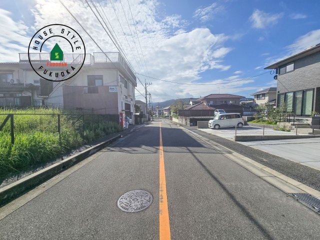 春日市塚原台2丁目第1-1棟（1号棟）　の前面道路含む現地写真|前面道路です。
