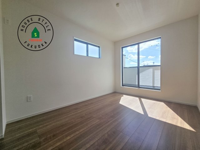 筑紫野市石崎3丁目第1-2棟（2号棟）　の寝室|主寝室には収納力に優れたクローゼットがありますので、お部屋もすっきり片付きます。