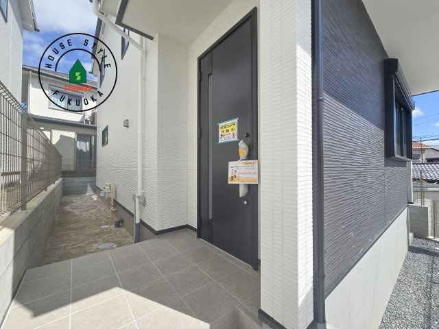 筑紫野市石崎3丁目第1-2棟（2号棟）　の玄関|おでかけの時も帰った時も、「我が家」を最初に感じでもらえる素敵な空間に。