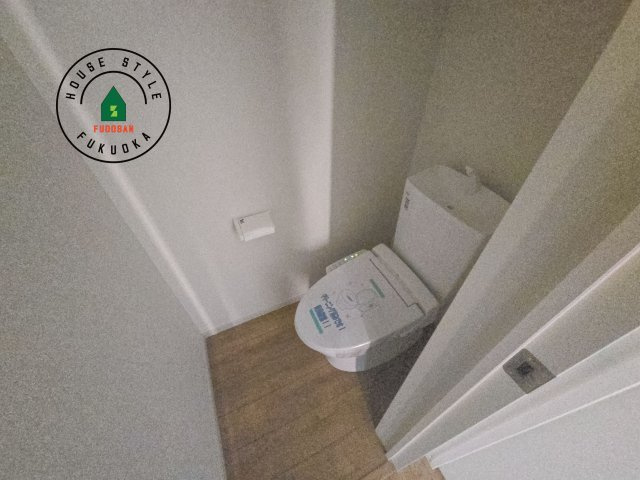 太宰府市高雄1丁目第2-1棟（1号棟）　のトイレ|温水洗浄便座を完備しております。2ヶ所にトイレがあるのは朝の慌ただしい時間も安心です。