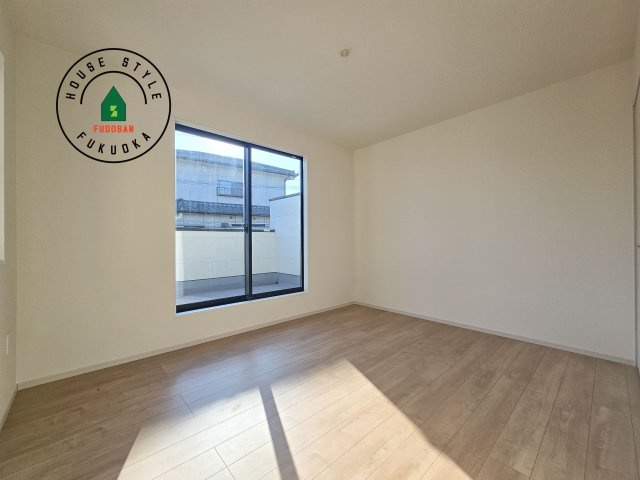 太宰府市高雄1丁目第2-1棟（1号棟）　の寝室|主寝室には収納力に優れたクローゼットがありますので、お部屋もすっきり片付きます。