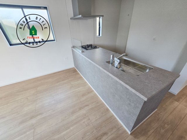 太宰府市高雄1丁目第2-1棟（1号棟）　のダイニング|キッチンから立ち込める香りが今日の料理を期待させます。