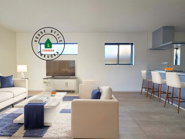 太宰府市高雄1丁目第2-1棟（1号棟）　の居間・リビング|明るく開放的なリビングダイニングは豊かな陽光が注ぎ込み、やすらぎの空間を演出してくれます。ご家族で楽しいひとときをお過ごし下さい。※家具はCGを合成したものです。