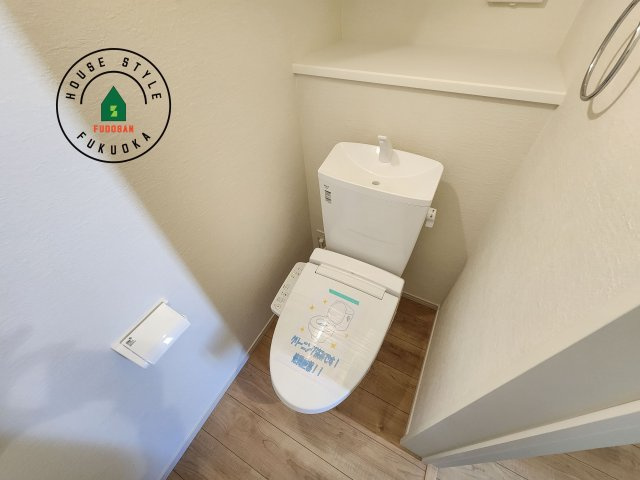 糟屋郡須恵町上須恵第7-2棟（1号棟）　のトイレ|温水洗浄便座を完備しております。2ヶ所にトイレがあるのは朝の慌ただしい時間も安心です。