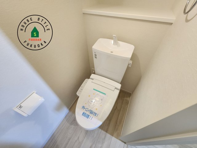 糟屋郡須恵町上須恵第7-2棟（2号棟）　のトイレ|温水洗浄便座を完備しております。2ヶ所にトイレがあるのは朝の慌ただしい時間も安心です。