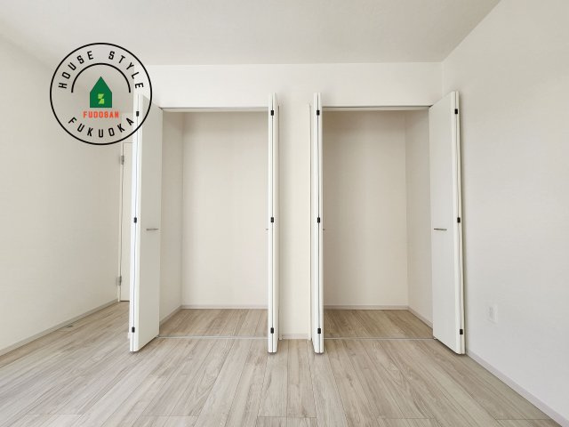 糟屋郡須恵町上須恵第7-2棟（2号棟）　の収納|洋服や大きな荷物が多い方や人数の多いご家族などは、一般的なクローゼットよりもウォークインクローゼットのほうが使い勝手が良いです。