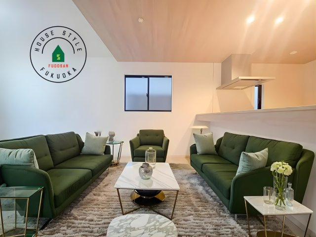 福岡市早良区野芥6丁目第6-1棟（1号棟）　の居間・リビング|明るく開放的なリビングダイニングは豊かな陽光が注ぎ込み、やすらぎの空間を演出してくれます。ご家族で楽しいひとときをお過ごし下さい。※家具はCGを合成したものです。