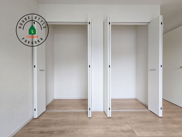 福岡市東区香住ヶ丘5丁目第1-1棟（1号棟）　の収納|洋服や大きな荷物が多い方や人数の多いご家族などは、一般的なクローゼットよりもウォークインクローゼットのほうが使い勝手が良いです。