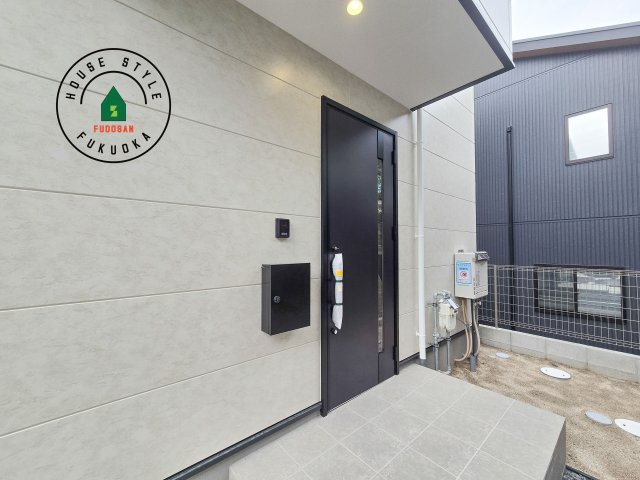 福岡市東区香住ヶ丘5丁目第1-1棟（1号棟）　の玄関|おでかけの時も帰った時も、「我が家」を最初に感じでもらえる素敵な空間に。
