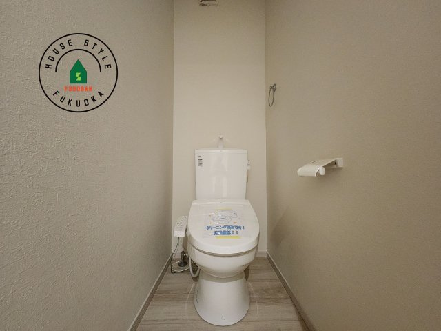 福岡市東区松香台1丁目第2-3棟（3号棟）　のトイレ|温水洗浄便座を完備しております。2ヶ所にトイレがあるのは朝の慌ただしい時間も安心です。