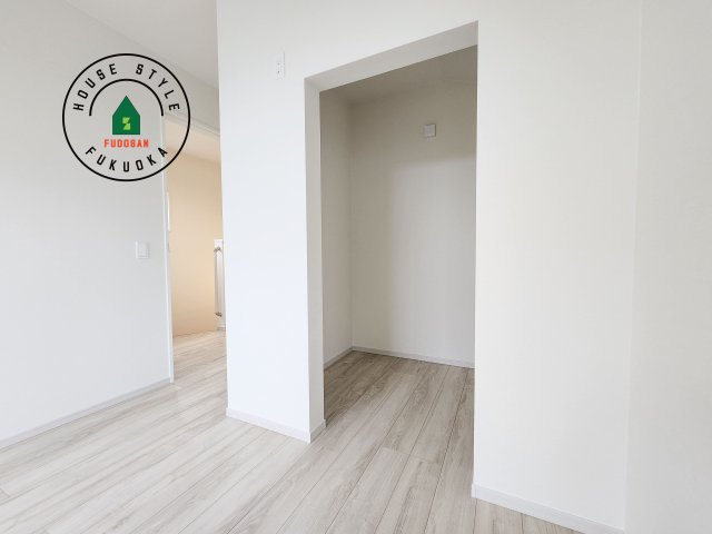 福岡市東区松香台1丁目第2-3棟（3号棟）　の収納|洋服や大きな荷物が多い方や人数の多いご家族などは、一般的なクローゼットよりもウォークインクローゼットのほうが使い勝手が良いです。