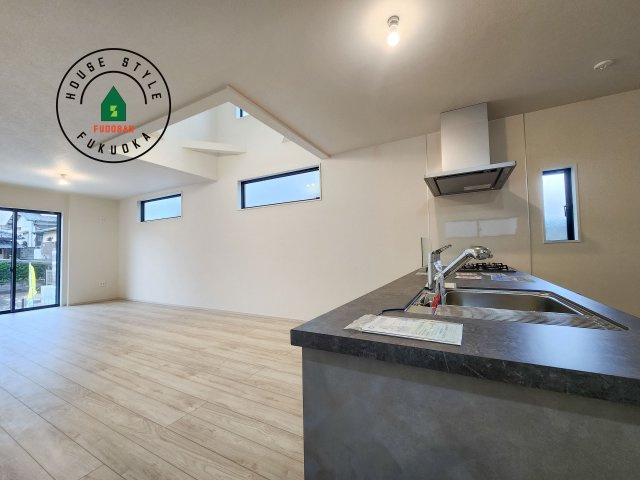 福岡市東区松香台1丁目第2-3棟（3号棟）　のダイニング|キッチンから立ち込める香りが今日の料理を期待させます。