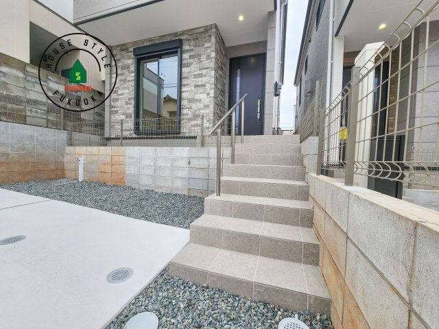 福岡市東区松香台1丁目第2-3棟（3号棟）　の玄関|おでかけの時も帰った時も、「我が家」を最初に感じでもらえる素敵な空間に。