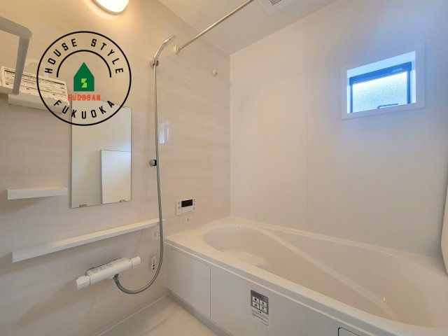 糟屋郡須恵町大字旅石第5-２棟（1号棟）　の浴室|1日の疲れを癒してくれる広々バスルーム。雨の日のお洗濯にも大活躍な浴室乾燥機付です！