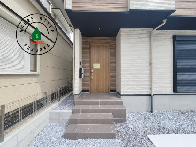 糟屋郡須恵町大字旅石第5-２棟（1号棟）　の玄関|おでかけの時も帰った時も、「我が家」を最初に感じでもらえる素敵な空間に。