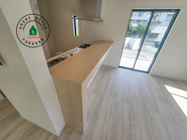 福岡市南区老司5丁目第5-1棟（1号棟）　のダイニング|キッチンから立ち込める香りが今日の料理を期待させます。