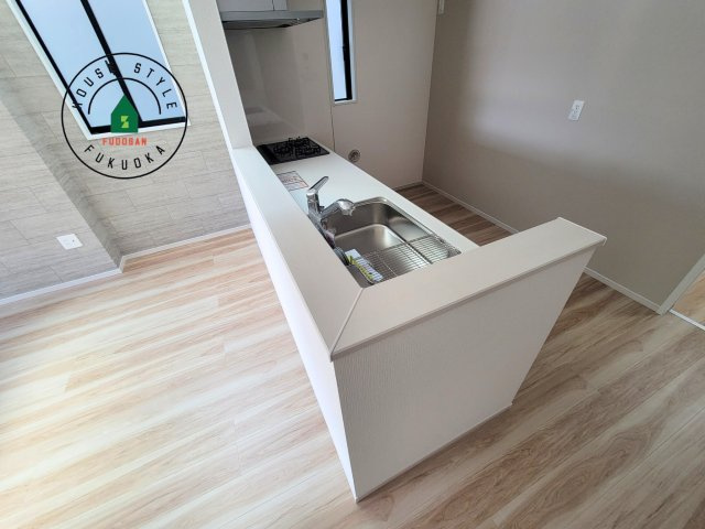 福岡市西区福重3丁目第4-2棟（1号棟）　のダイニング|キッチンから立ち込める香りが今日の料理を期待させます。