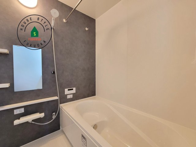 福岡市西区福重3丁目第4-2棟（2号棟）　の浴室|1日の疲れを癒してくれる広々バスルーム。雨の日のお洗濯にも大活躍な浴室乾燥機付です！