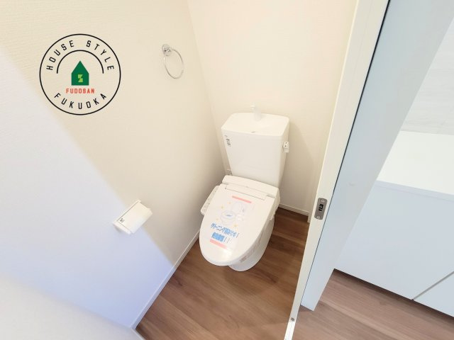福岡市西区福重3丁目第4-2棟（2号棟）　のトイレ|温水洗浄便座を完備しております。2ヶ所にトイレがあるのは朝の慌ただしい時間も安心です。