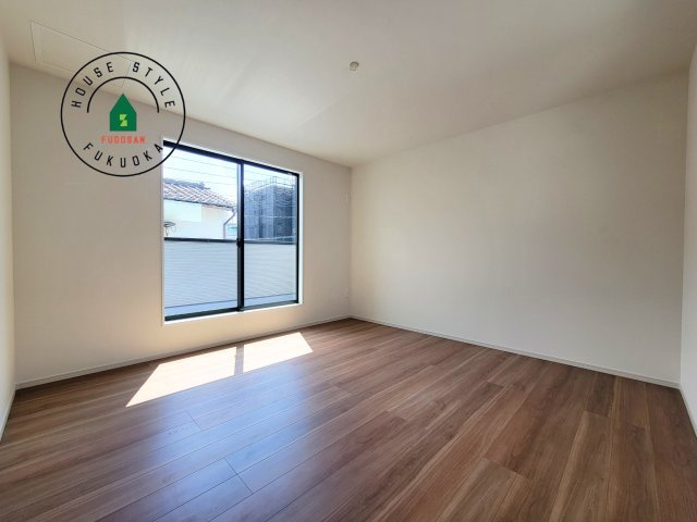 福岡市西区福重3丁目第4-2棟（2号棟）　の寝室|主寝室には収納力に優れたクローゼットがありますので、お部屋もすっきり片付きます。