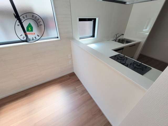 福岡市西区福重3丁目第4-2棟（2号棟）　のダイニング|キッチンから立ち込める香りが今日の料理を期待させます。