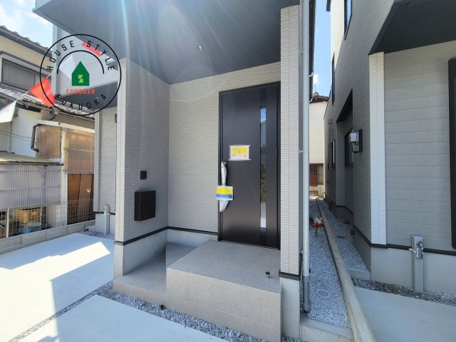 福岡市西区福重3丁目第4-2棟（2号棟）　の玄関|おでかけの時も帰った時も、「我が家」を最初に感じでもらえる素敵な空間に。